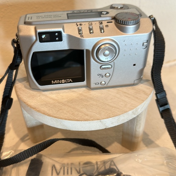 Minolta Dimage S414 4.0 MP digital camera - Picture 8 of 9